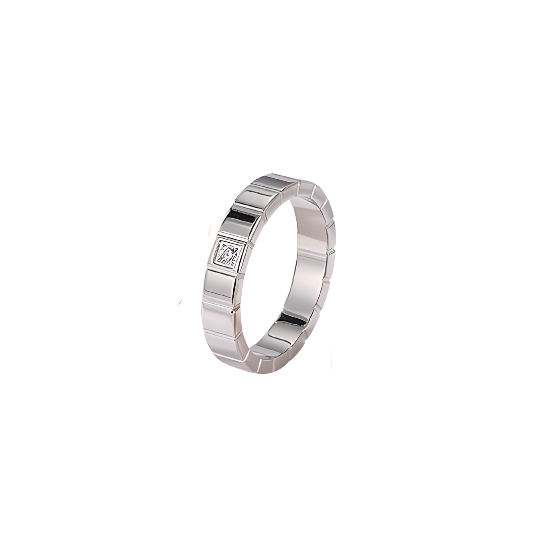 AIRA signature ring with custom engraving